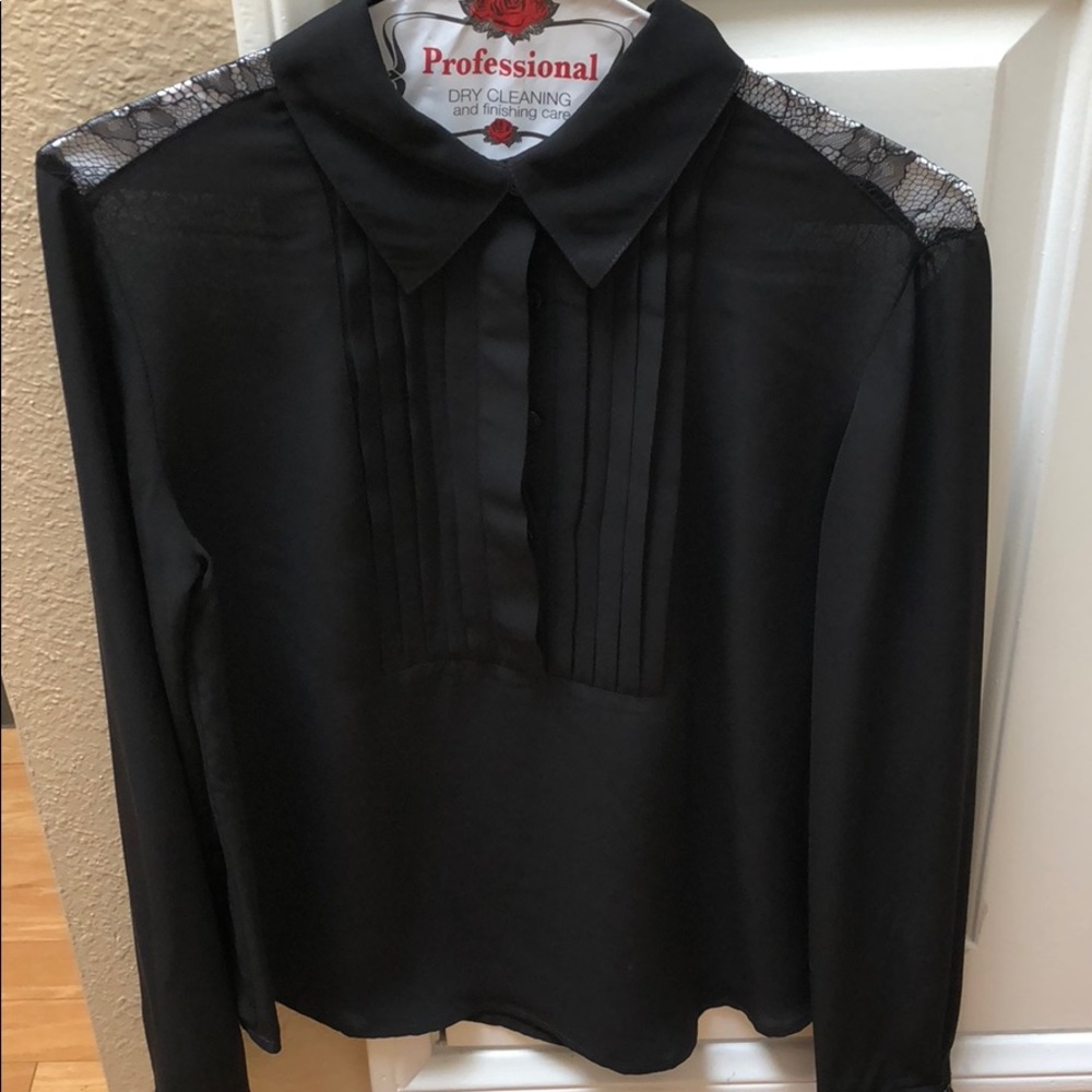 Black NY&Co blouse with lacy back